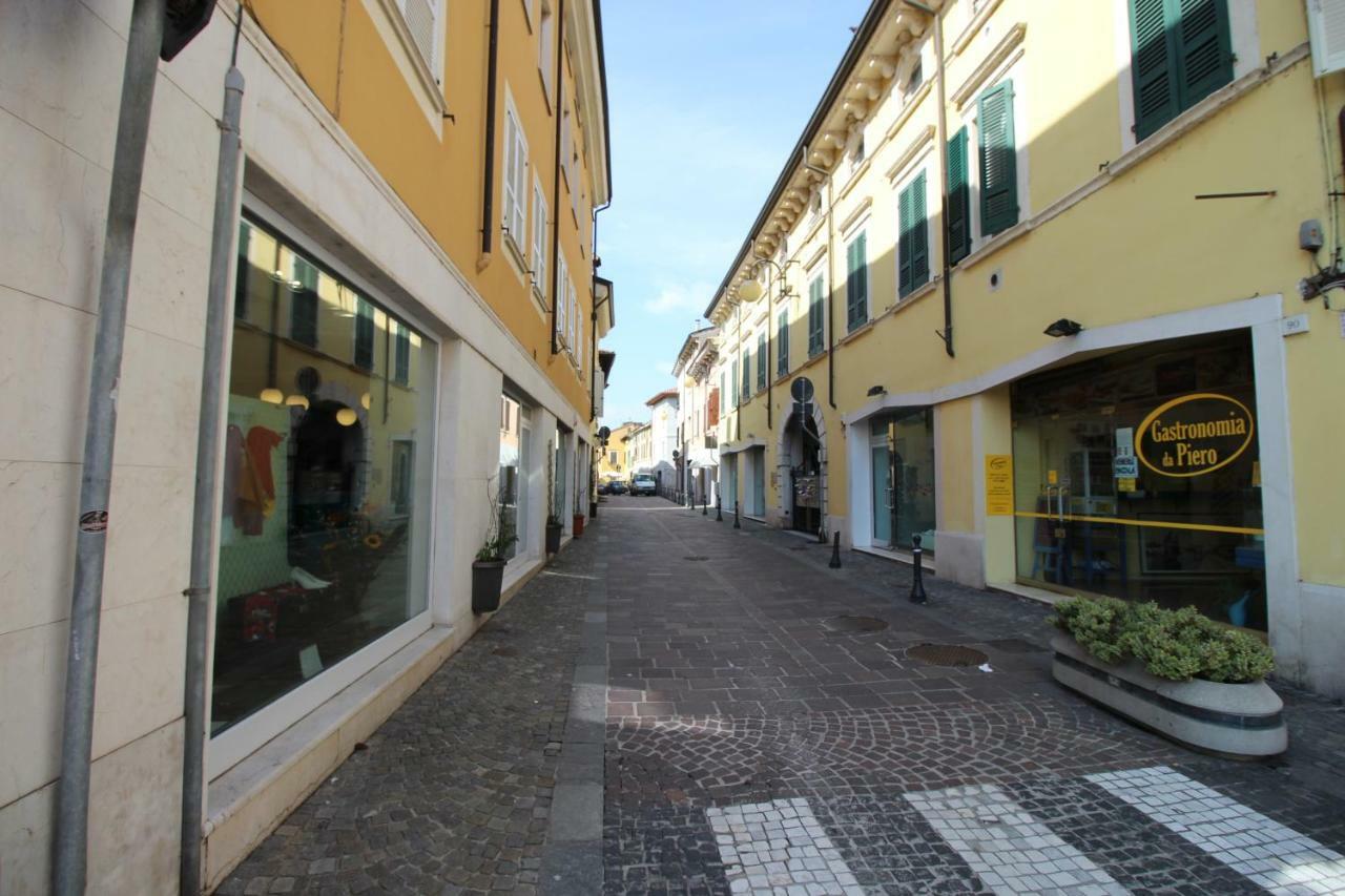 La Mansarda Di Juliette Desenzano del Garda Exterior foto