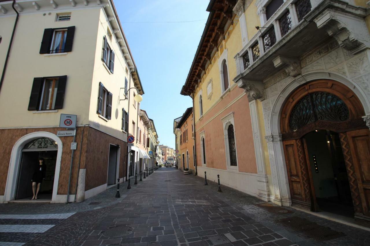 La Mansarda Di Juliette Desenzano del Garda Exterior foto