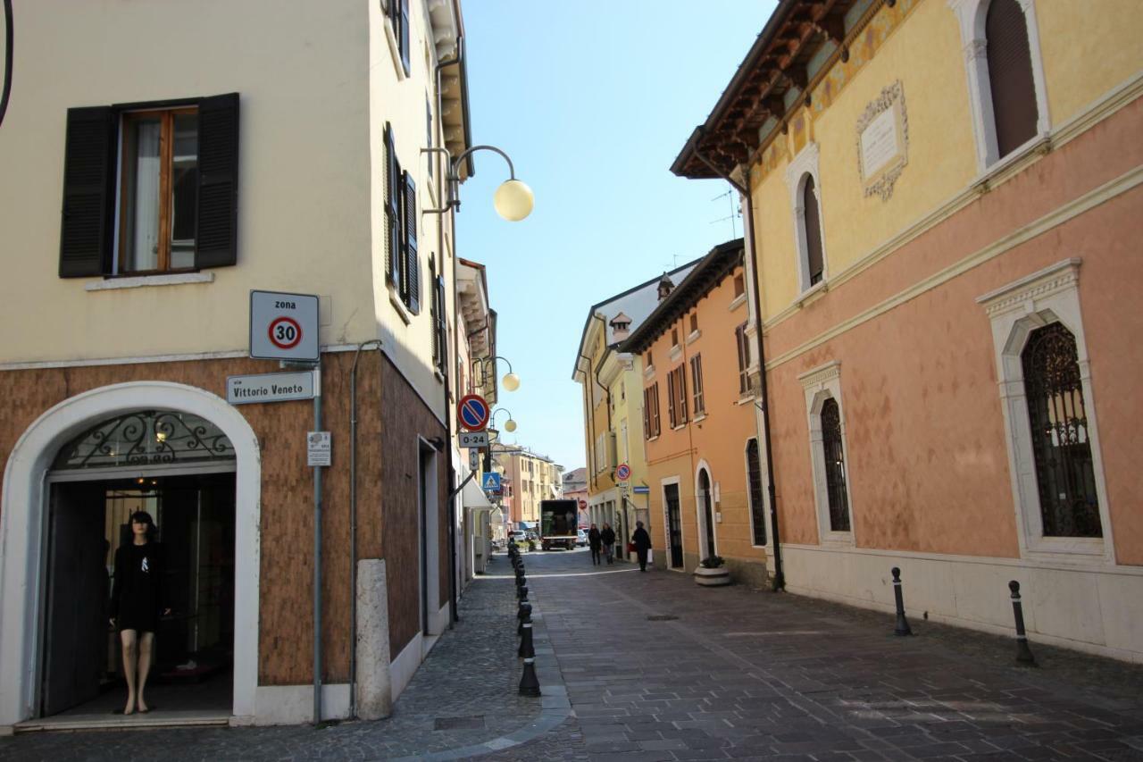 La Mansarda Di Juliette Desenzano del Garda Exterior foto