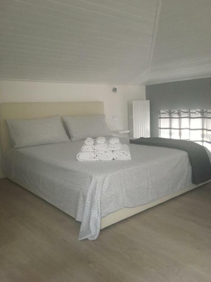 La Mansarda Di Juliette Desenzano del Garda Exterior foto