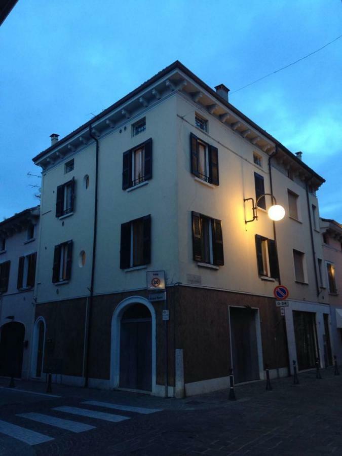 La Mansarda Di Juliette Desenzano del Garda Exterior foto