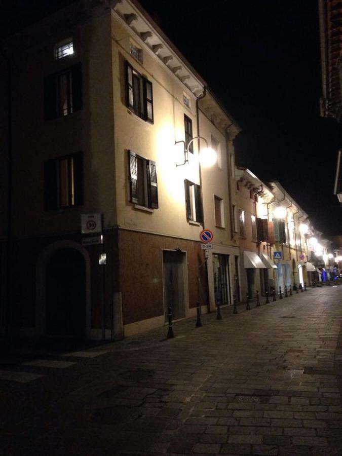La Mansarda Di Juliette Desenzano del Garda Exterior foto