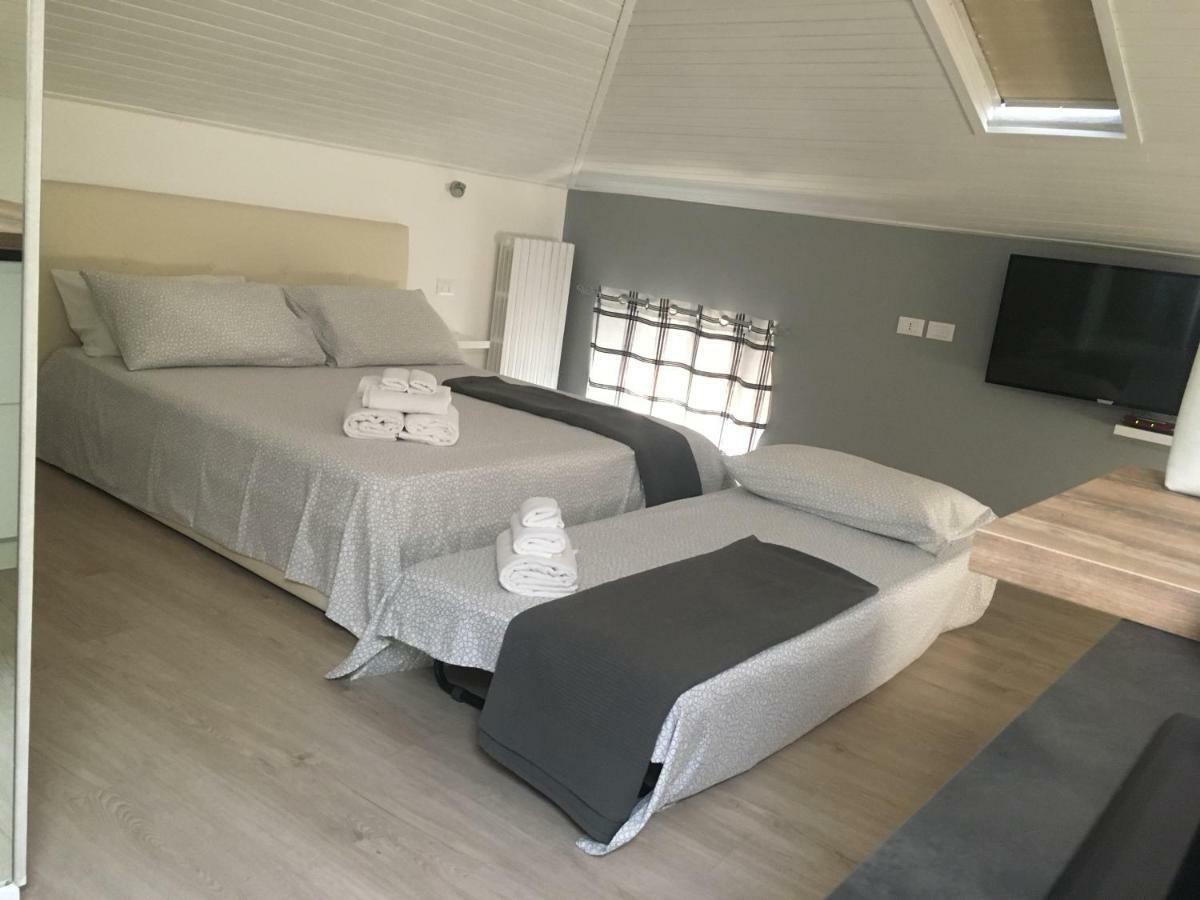 La Mansarda Di Juliette Desenzano del Garda Exterior foto